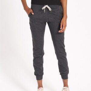 Vuori Performance Joggers Womens Medium in Heather Grey